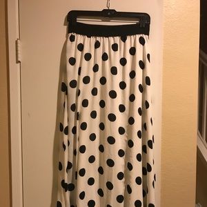 Lularoe Long Lucy Skirt XL (snag in back)